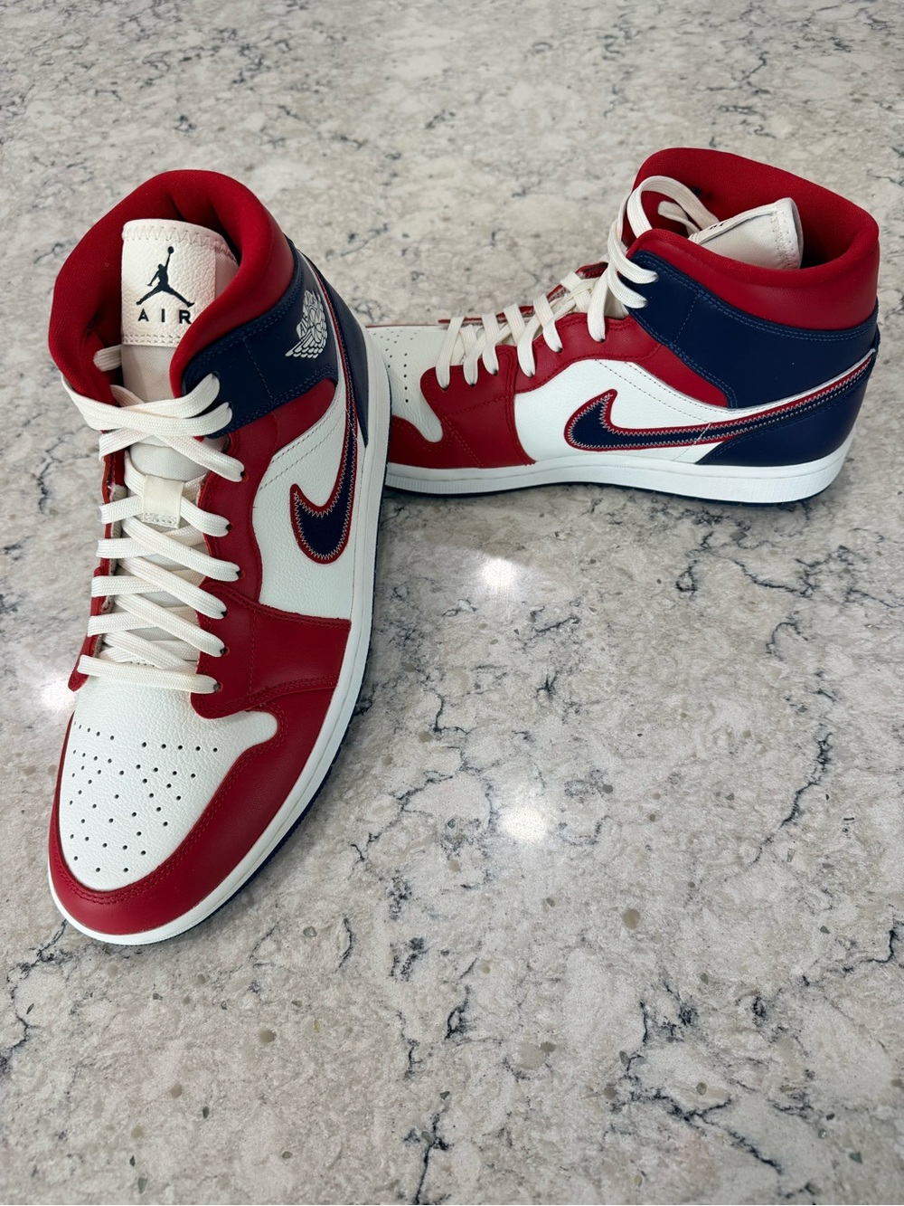 NEW x Size 10.5M/12W x Jordan 1 Mid USA 2022 Women’s - DQ7648-600